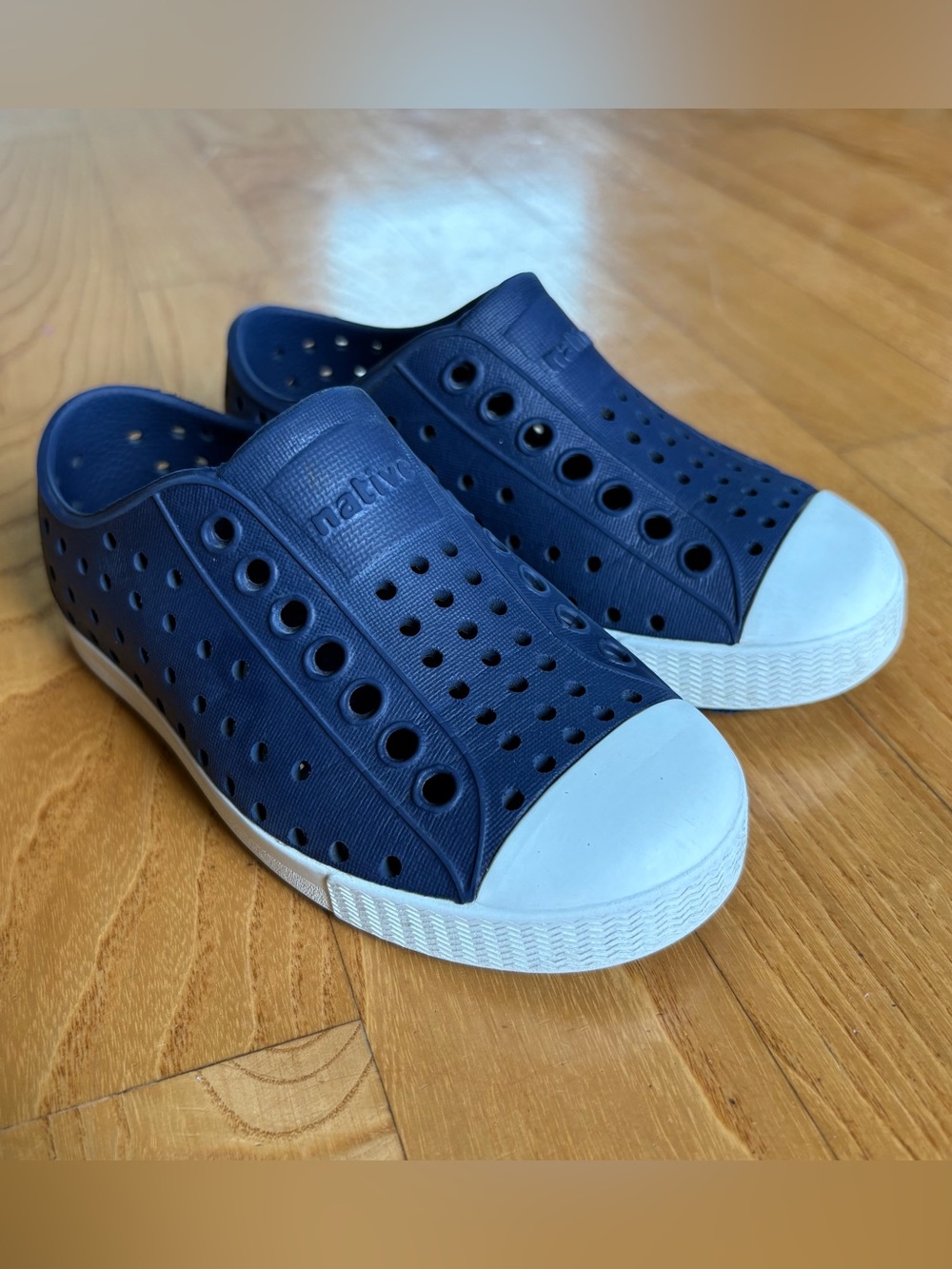 Native Jefferson slip-on sneakers Little Boys Shoes Navy Blue white Kids Size C8